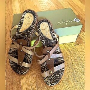 Naya Zephyr Coffee Bean Leather Sandals 8.5 w/Box